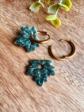 Charger l'image dans la galerie, Duo de pépites feuilles (vert paillettes)
