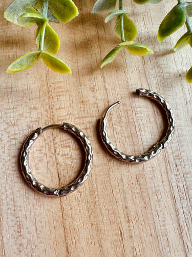 Créoles martelées rondes (21-mm/argentées)
