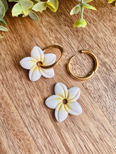 Charger l'image dans la galerie, Duo de pépites fleurs de Tiaré 🌺 (blanc coeur jaune)