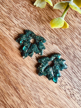 Charger l'image dans la galerie, Duo de pépites feuilles (vert paillettes)
