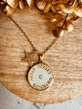 Charger l&#39;image dans la galerie, Collier médaillon personnalisé