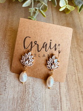 Charger l&#39;image dans la galerie, Boucles Perles d’eau douce &amp; strass (doré)