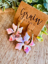 Charger l'image dans la galerie, Créoles &amp; fleurs (beige rose saumon )