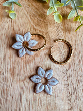 Charger l'image dans la galerie, Duo de pépites « jolie fleur » (doré/blanc)