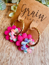 Charger l'image dans la galerie, Créoles double fleurs (créoles martelées dorées)
