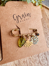 Charger l'image dans la galerie, Petite broche (vert doré)