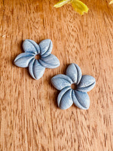 Charger l'image dans la galerie, Duo de pépites fleurs de Tiaré 🌺 (bleu cœur marine)