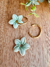 Charger l'image dans la galerie, Duo de pépites fleurs de Tiaré 🌺 (vert claire cœur vert)