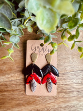 Charger l'image dans la galerie, Boucles d’oreilles en polymère (doré-rouge-noire)