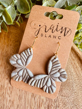Charger l'image dans la galerie, Les polymères papillon 🦋 (taupe)