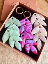 Charger l'image dans la galerie, Kit/Cadeau « duo de pépites marbrées  » - 3 pampilles + créoles (menthe-rose pale-rose-doré)