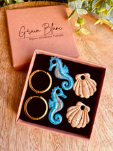 Charger l'image dans la galerie, Kit/Cadeau « duo de pépites » - 2 pampilles + créoles- (bleu-caramel-doré ) OFFRE D’ÉTÉ