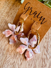 Charger l'image dans la galerie, Créoles &amp; fleurs (beige crème marron)