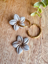 Charger l'image dans la galerie, Duo de pépites fleurs de Tiaré 🌺 (taupe cœur chocolat)