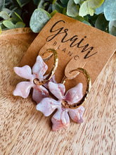 Charger l'image dans la galerie, Créoles &amp; fleurs (beige crème marron)