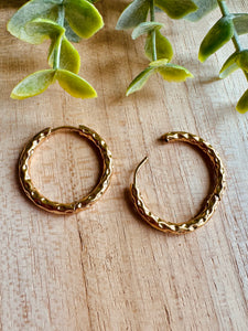 Créoles martelées rondes (24-mm/dorees)