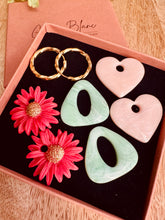 Charger l'image dans la galerie, Kit/Cadeau « duo de pépites » - 3 pampilles + créoles(menthe-corail-rose-doré)