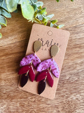 Charger l'image dans la galerie, Boucles d’oreilles en polymère (rose-bordeaux-noire)