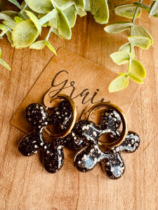 Boucles résine duo de pépites (noires paillettes)