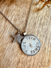 Charger l&#39;image dans la galerie, Collier médaillon personnalisé
