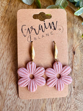 Charger l'image dans la galerie, Les fleurs polymères (rose claire)