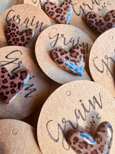 Charger l'image dans la galerie, Pin’s en polymère Léo