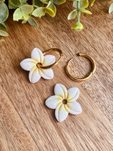 Charger l'image dans la galerie, Duo de pépites fleurs de Tiaré 🌺 (blanc coeur jaune)