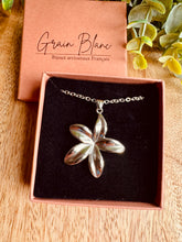 Charger l'image dans la galerie, Collier fleur haïtienne argenté