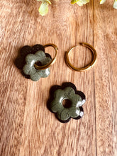 Charger l'image dans la galerie, Duo de pépites doubles mini fleurs (noire vert)
