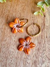 Charger l'image dans la galerie, Duo de pépites fleurs de Tiaré 🌺 (Orange cœur nacré)