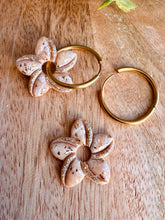 Charger l'image dans la galerie, Duo de pépites fleurs de Tiaré 🌺 (beige caramel)