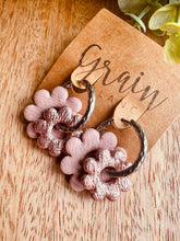 Charger l'image dans la galerie, Créoles double fleurs (rose créoles argentées)