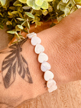 Charger l'image dans la galerie, Bracelet cœurs 💕 ( blanc )