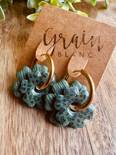 Charger l'image dans la galerie, Créoles &amp; doubles fleurs (Léo &amp; vert créoles dorées)