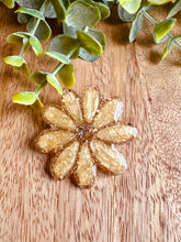 Charger l'image dans la galerie, Broche marguerite 🌼 (jaune doré)