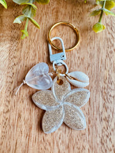 Charger l'image dans la galerie, Bijou de sac / porte-clés (doré -blanc)
