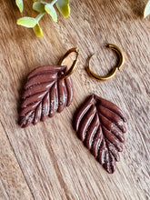 Charger l'image dans la galerie, Duo de pépites feuilles d’automne (marron paillettes dorées)