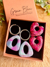 Charger l'image dans la galerie, Kit/Cadeau « duo de pépites » - 2 pampilles + créoles- (fuchsia-multi-argenté)