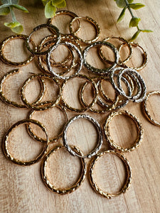Créoles martelées rondes (24-mm/argentées)